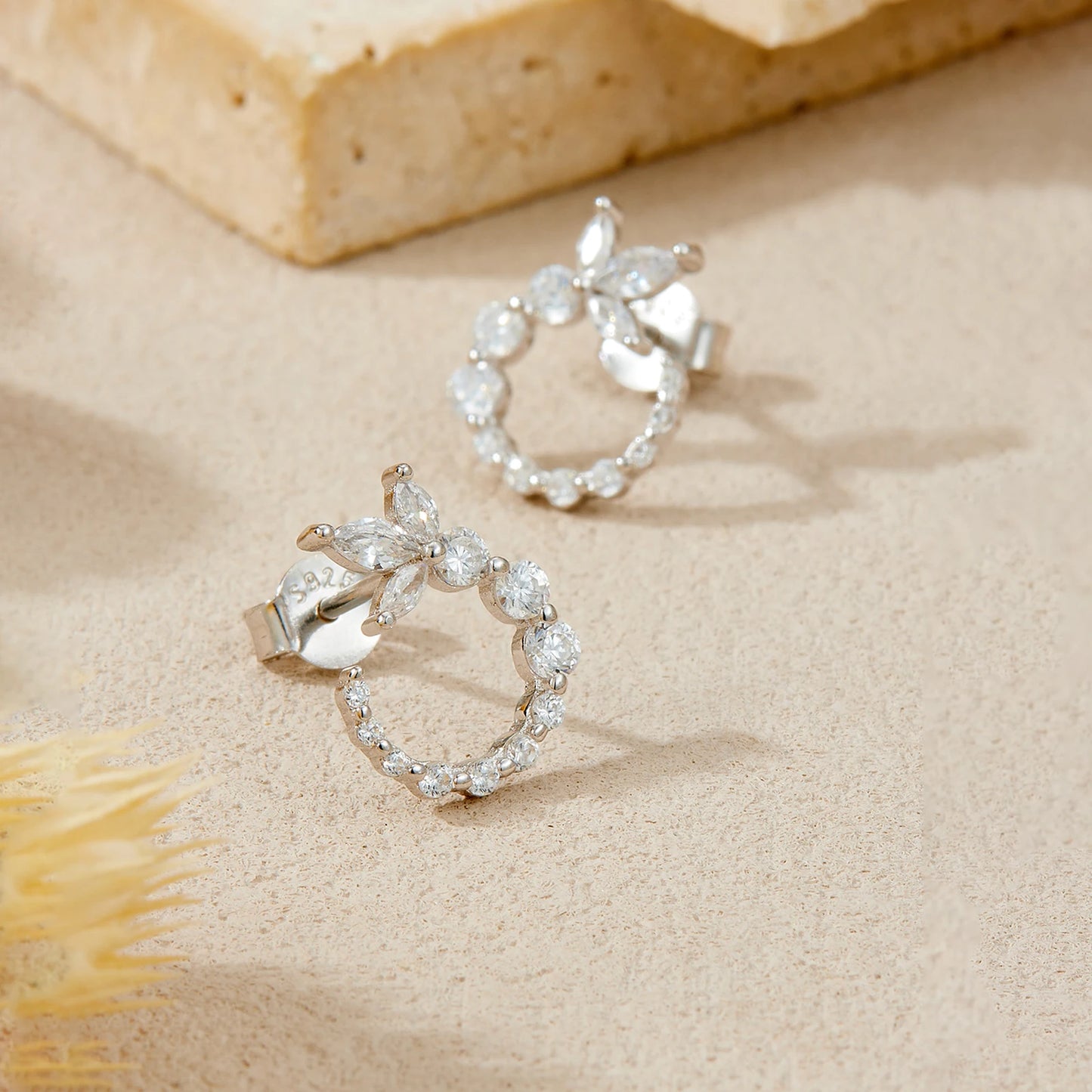 925 Sterling Silver Sparkling Zircon Leafs Stud Earrings