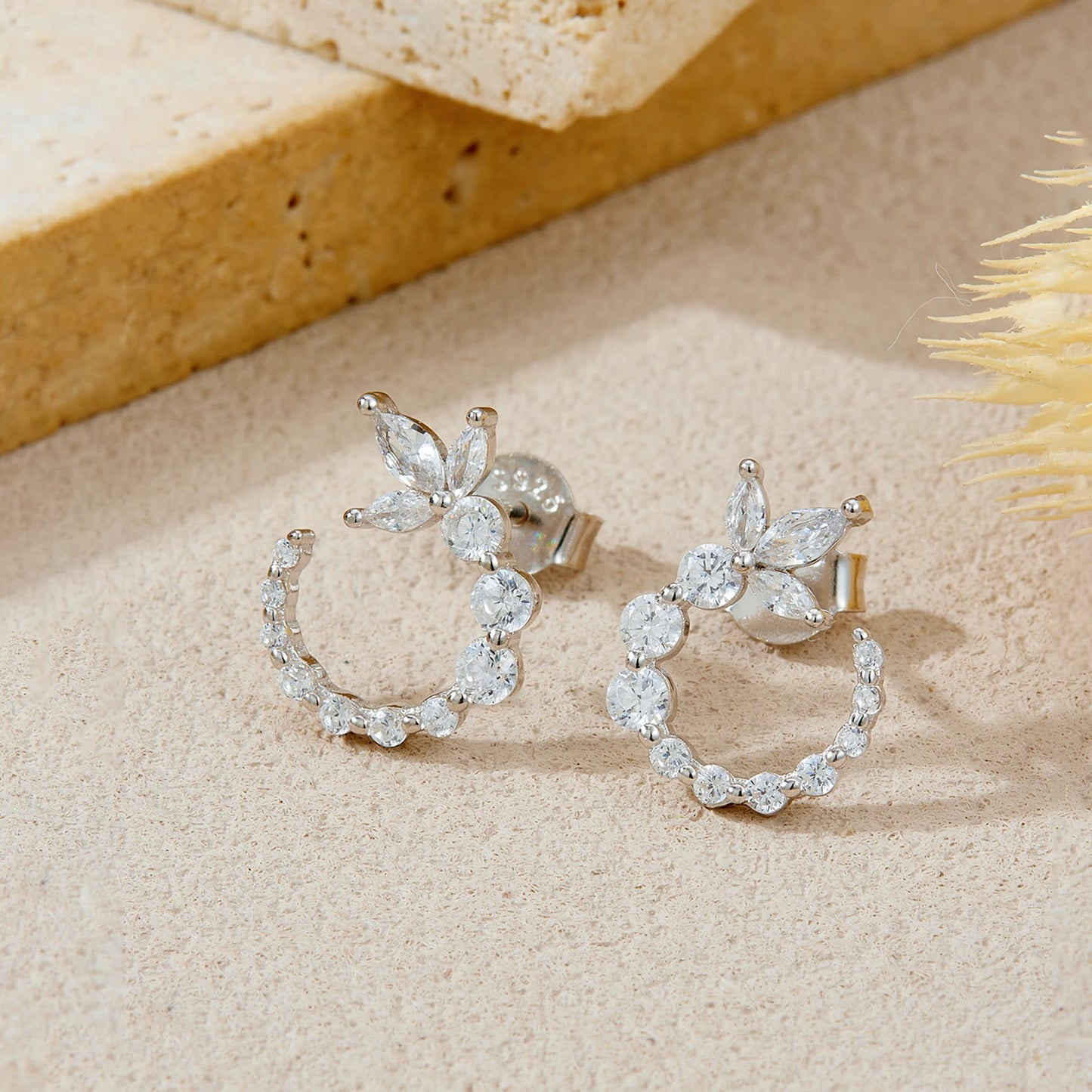 925 Sterling Silver Sparkling Zircon Leafs Stud Earrings