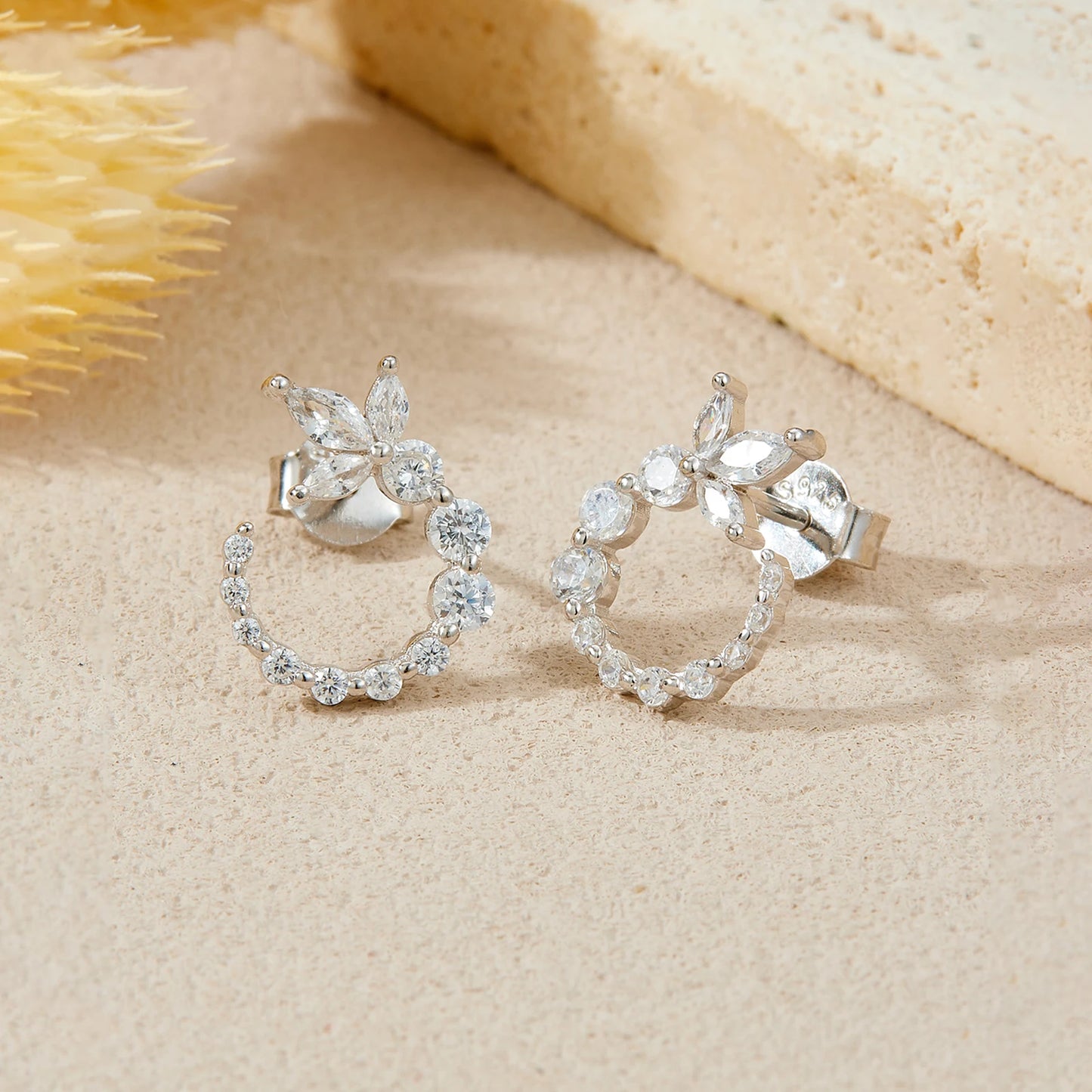 925 Sterling Silver Sparkling Zircon Leafs Stud Earrings